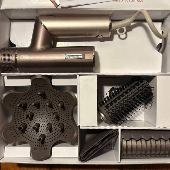 Shark SpeedStyle Pro Flex Hairdryer, ultra compact, salon quality hair dryer - Picture 2 of 11